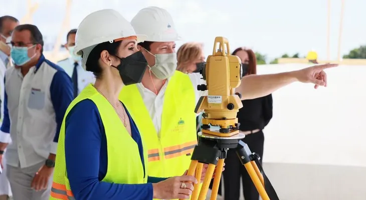 Primera dama y ministro de la Vivienda dejan iniciada la construcción de la Unidad de Oncopediatría del INCART