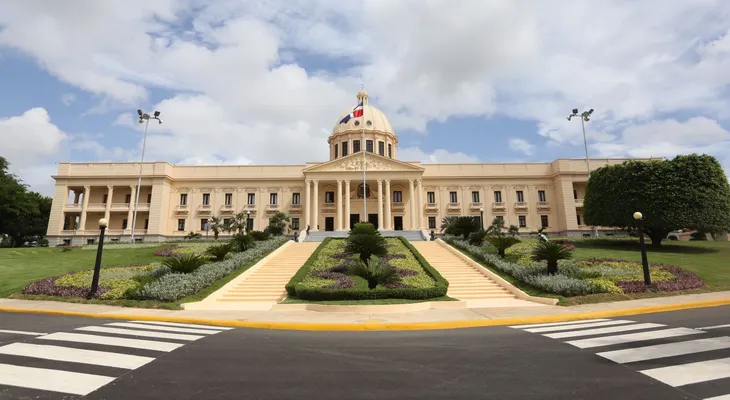 Presidente Abinader designa a Ángel Hernández como nuevo Ministro de Educación; Hugo Beras en el Intran