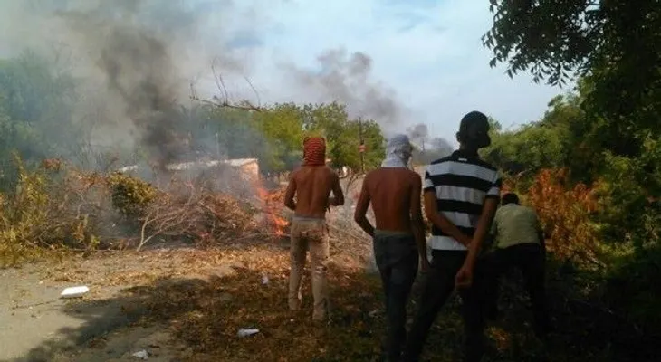 Bloquean carretera Montecristi-Dajabón en demanda de asfaltado de calles