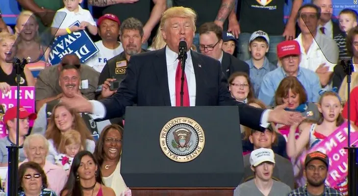 Trump celebra sus primeros 100 días con sus más fieles simpatizantes