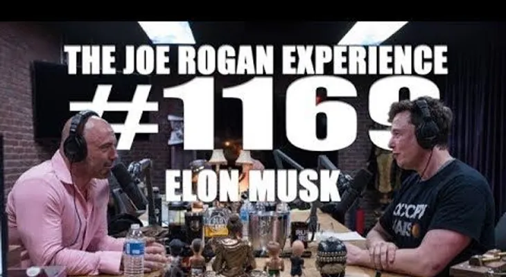 Musk: Vivimos en un universo simulado por alienígenas y después se fuma un porro