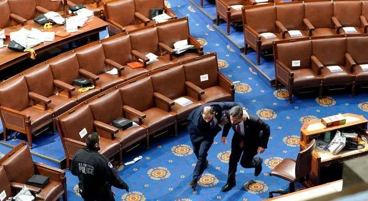 Caos en el Capitolio de EEUU: Al menos una persona herida de bala en el asalto de seguidores de Trump 