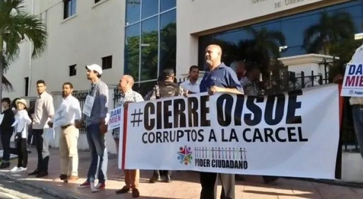 Ciudadanos montan de manera sorpresaCadena Humana frente a OISOE