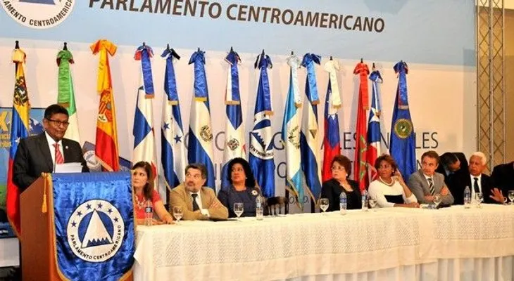 Parlacen inaugura foros; Armando Bardales dice dominicanos deben sentirse orgullosos de DM