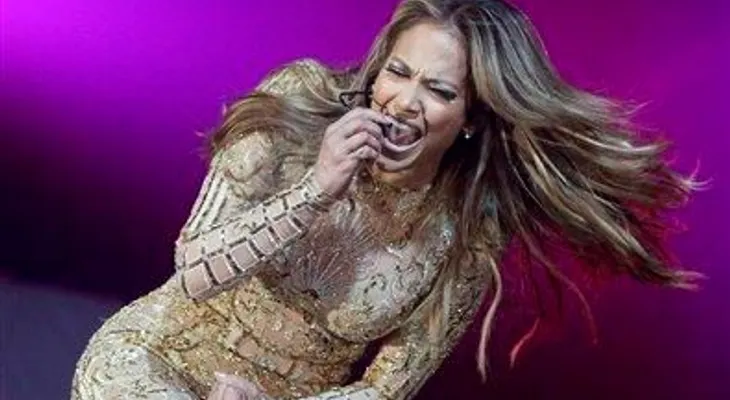 Jennifer López le canta al líder de Turkmenistán