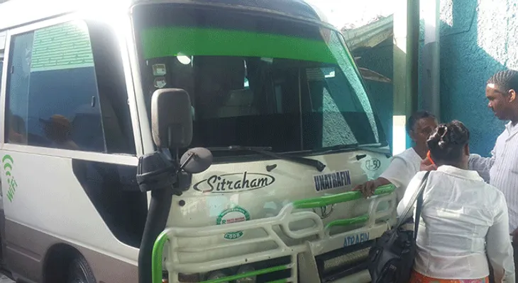 Hombre muere en el interior de un autobús en parada del parque Enriquillo