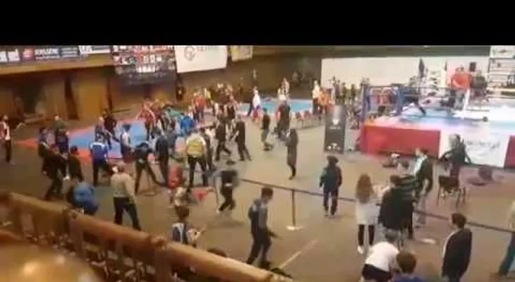 Una pelea de Kung-fu termina en una despiadada batalla campal