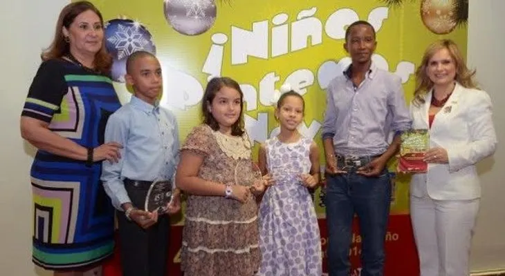 Banco de Reservas entrega 12 premios y 24 becas  en Concurso Infantil Pinta la Navidad