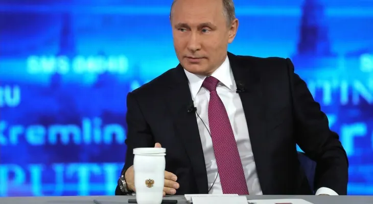 Putin ofrece "asilo político" a Comey durante una sesión televisada de preguntas