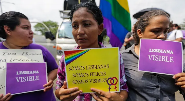 Así celebró el mundo el Día Internacional contra la Homofobia, la Transfobia y la Bifobia