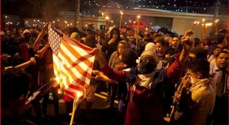 Agreden a manifestantes frente a presidencia de Honduras 