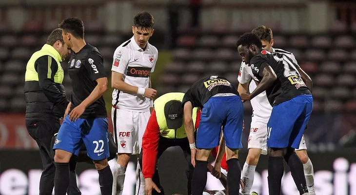 ¿Por qué mueren los futbolistas en la cancha?