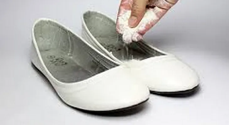 7 trucos para eliminar el mal olor de los zapatos