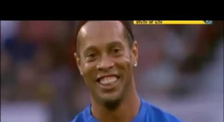 14 años después: Retan a Ronaldinho a repetir su golazo a Inglaterra y este fue el resultado