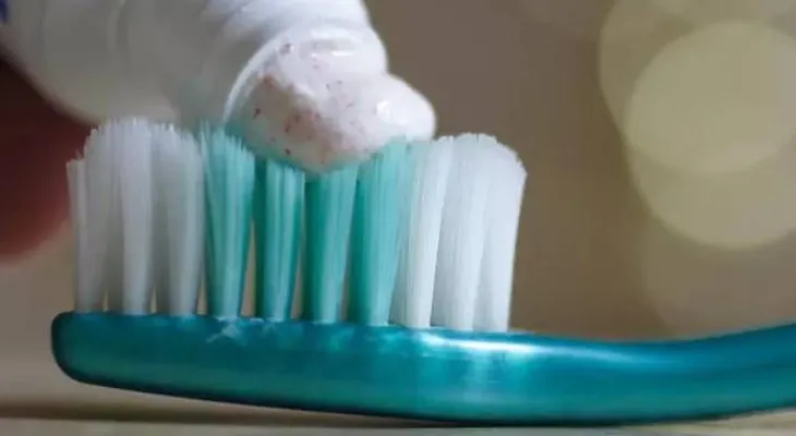 Un ingrediente de la pasta de dientes (Triclosán) puede ser eficaz contra la malaria, pero sin exceso
