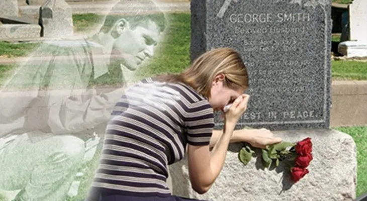 Las personas que mueren visitan a sus seres queridos, asegura un psicólogo español