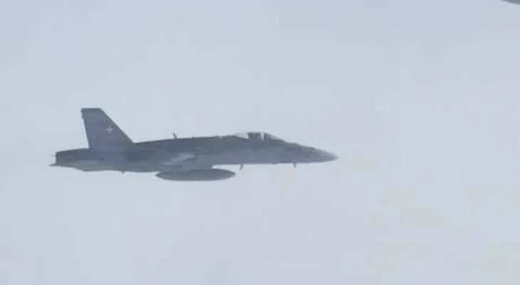 Cazas suizos se acercan peligrosamente al avión de delegación rusa que volaba a la APEC