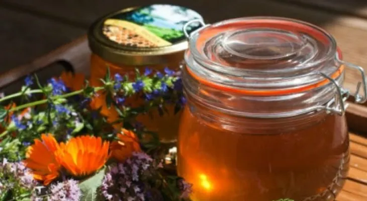 5 razones poderosas para tener miel de abeja en casa