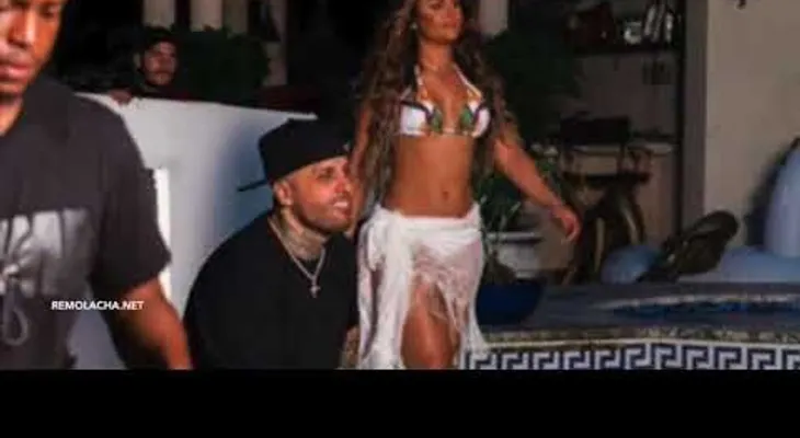 Clarissa Molina y su cuerpazo en video musical 