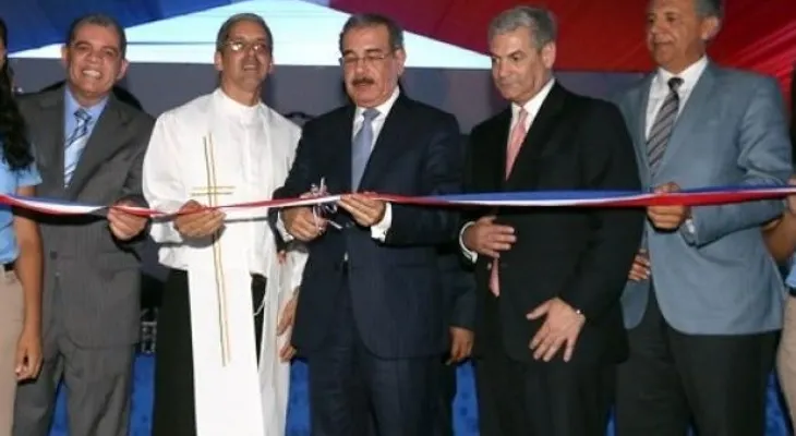 Presidente Medina inaugura 15 escuelas en SD y regiones Sur y Norte 