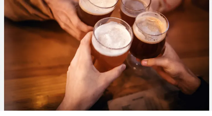 Estudios revelan tomar cerveza en forma moderada beneficia la salu