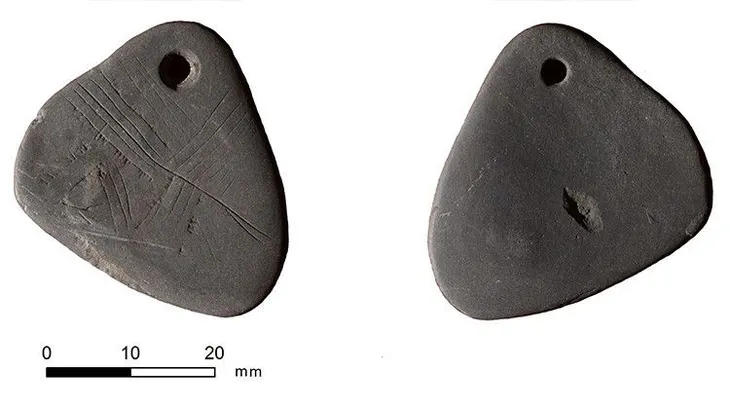 Hallan un colgante mágico de 11.000 años