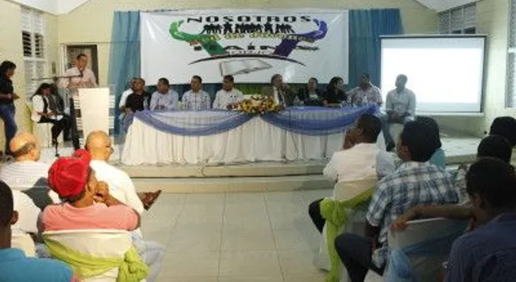 Ministro de la Juventud conversa con Asociación de Jóvenes de Haina