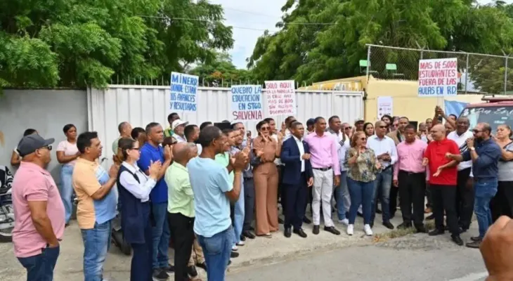 Fuerza del Pueblo solicita declarar Santiago en emergencia educativa por fallas escolares