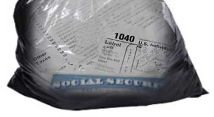 Investigan preparador dominicano de impuestos por documentos oficiales hallados en la basura
