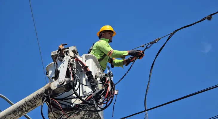 EDENORTE alcanza 60 % de avance en modernización de redes eléctricas en Loma de Cabrera