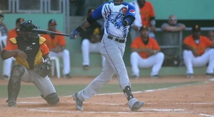 Engel Beltré conecta jonrón en días seguidos; Licey enfrentaba a Águilas