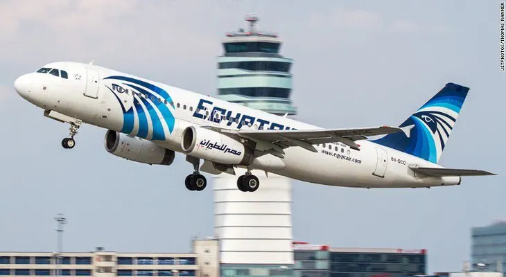 Sistemas de avión de EgyptAir detectaron humo antes de caer al Mediterráneo