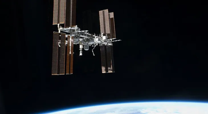 La Estación Espacial Internacional podría necesitar una limpieza inesperada