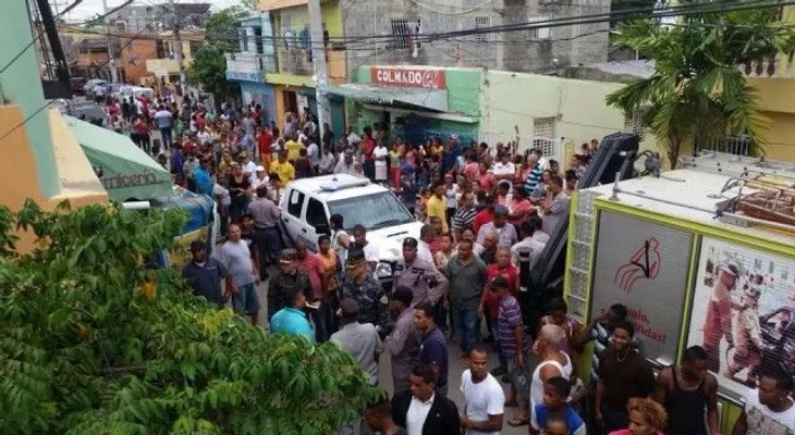 Piloto accidentado socorrido por personas del lugar; imágenes y (VIDEO)