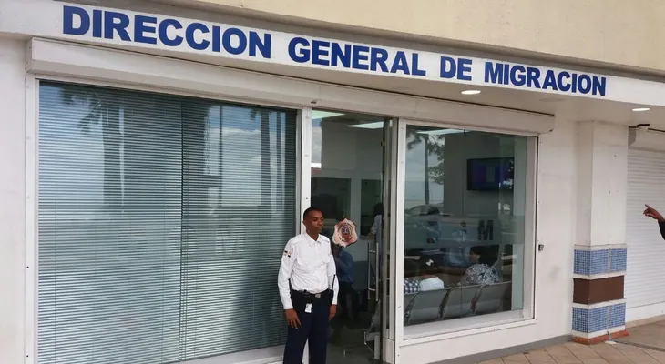 Migración extiende horario para emisión certificación salida de menores
