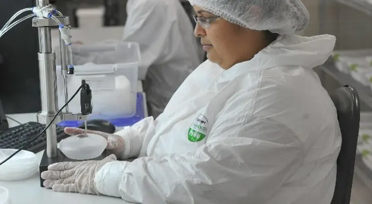 Costa Rica fabrica implantes de seno cada vez más parecidos al tejido humano