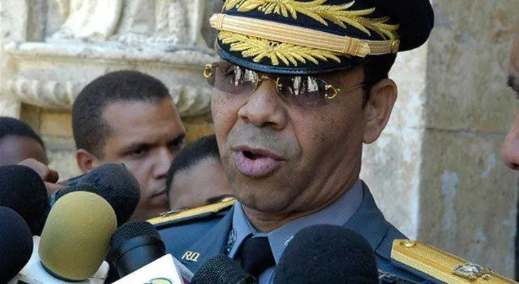 Someterán agentes que le quitaron RD$1.800.000.00 a "buzo"