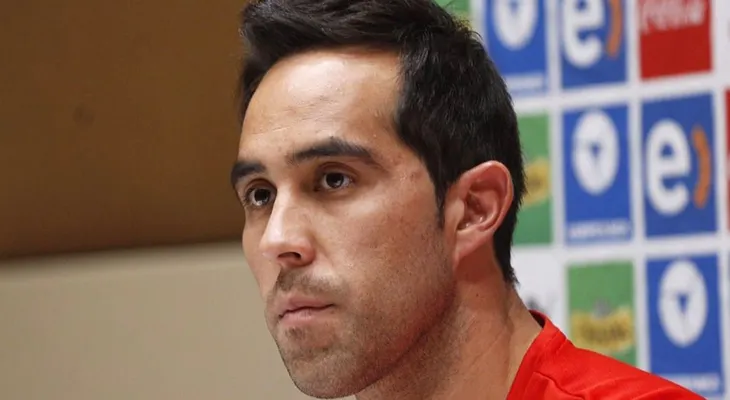 Claudio Bravo habló sobre la posibilidad de que Brasil entregue el partido con Chile