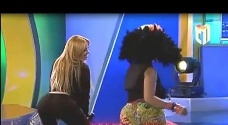 Video: La Materialista y Cheddy García bailando "Las Chapas que vibran"