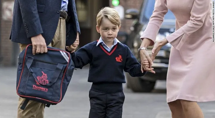 Al príncipe Jorge no le impresionó mucho su primer día de escuela