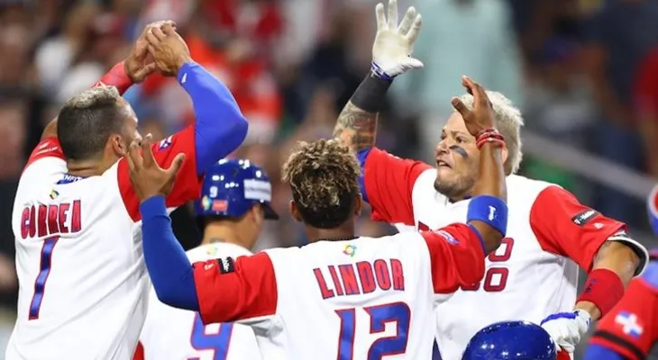 Con "ayuda" del árbitro; PR le quita invicto a RD en Clásico Mundial