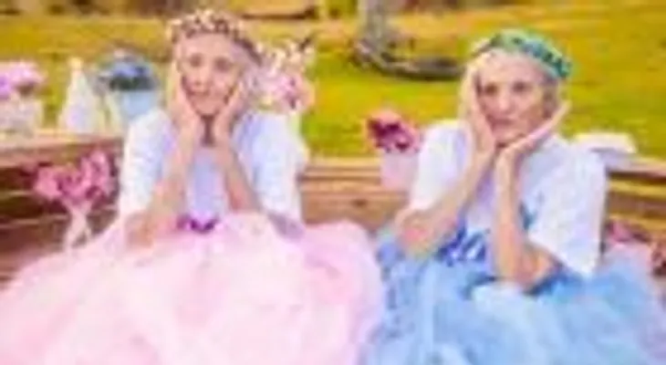 Gemelas celebran su 100 cumpleaños con hermosa sesión fotográfica