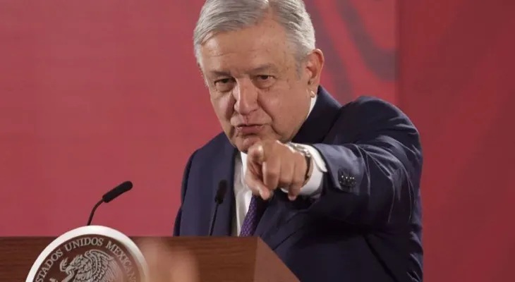 López Obrador acusa a adversarios de usar a famosos como Thalía para atacarlo