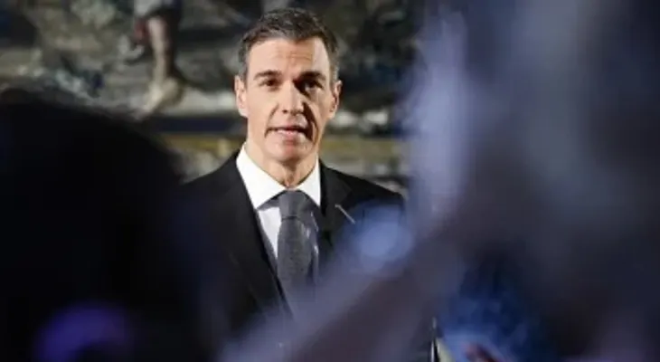 Sánchez prioriza vivienda y Feijóo promete "cambio total" en arranque de precampaña en España