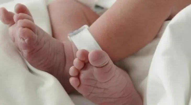 Un bebé de 11 meses muere asfixiado