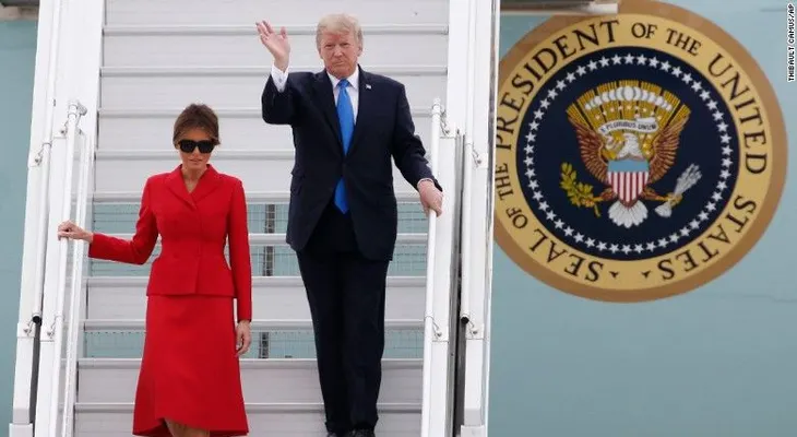 Donald Trump llega a París en medio de otra controversia sobre Rusia