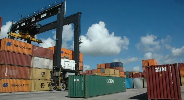 Aduanas colocará impuesto a cajas con comida y ropa; PRM califica medida de abusiva 