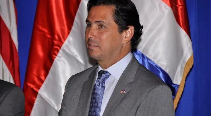¿Si somos un país horrible por qué 80,000 dominicanos viajaron a EE.UU. en 2015?; dice esposo de Embajador