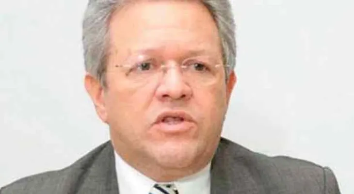 Después que lo quitan del cargo, Salazar niega pidiera explicación a Peralta sobre campaña contra Leonel