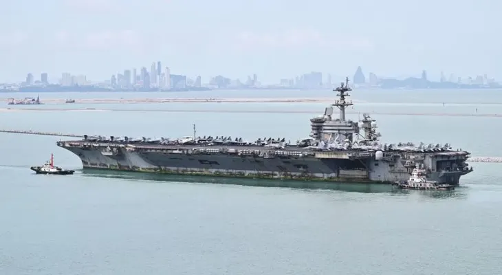 El portaaviones USS Abraham Lincoln atraca en Tailandia tras más de ocho meses en el mar